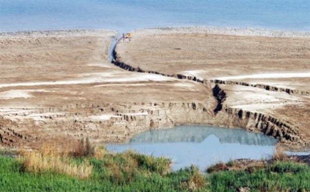 Υπολογίζεται ότι οι καταβόθρες στη Νεκρά Θάλασσα, λίμνη ανάμεσα στην Ιορδανία και το Ισραήλ, σχηματίζονται με ταχύτατο ρυθμό, περίπου μία την ημέρα.