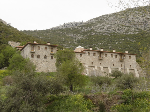  Η νότια πλευρά της Μονής