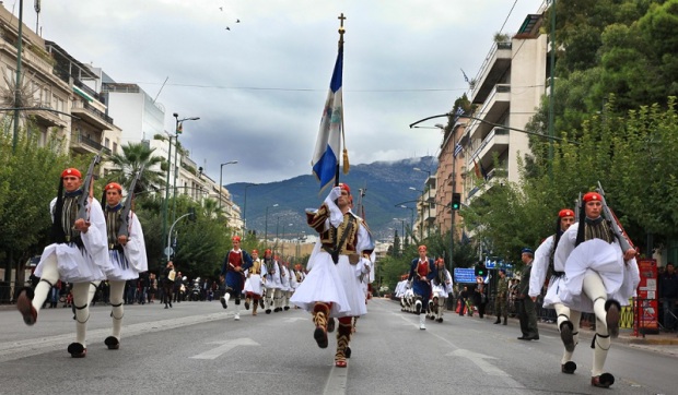 Στιγμιότυπο από την παρέλαση της Κυριακής στη Βασ. Σοφίας (φωτ.: Κ. Κατσίγιαννης)