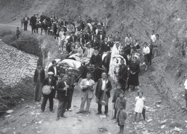 Γαμήλιο ψίκι (πομπή), Βίτσα, 1937. Μουσική από την Ήπειρο-Πηγή:foundation.parliament.gr