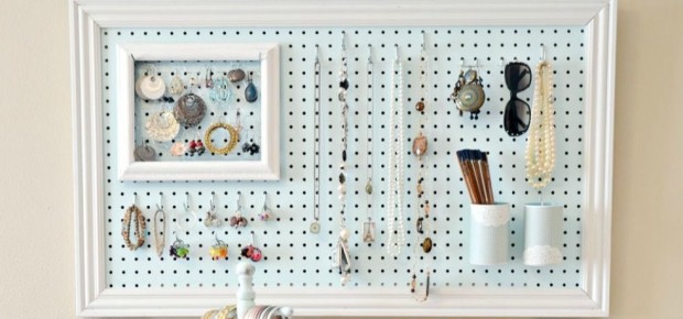 1437594282-54fe50606b013-a-jewelery-station-pegboard-de