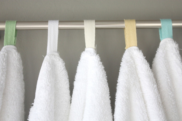 1439920141-bathroom-color-coordinate-towels