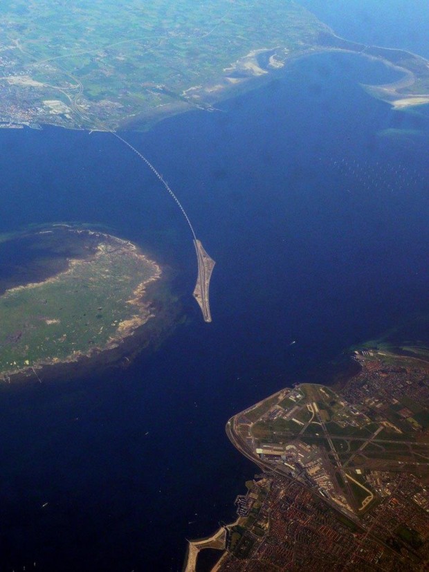 oresund-bridge-tunnel-connects-denmark-and-sweden-12