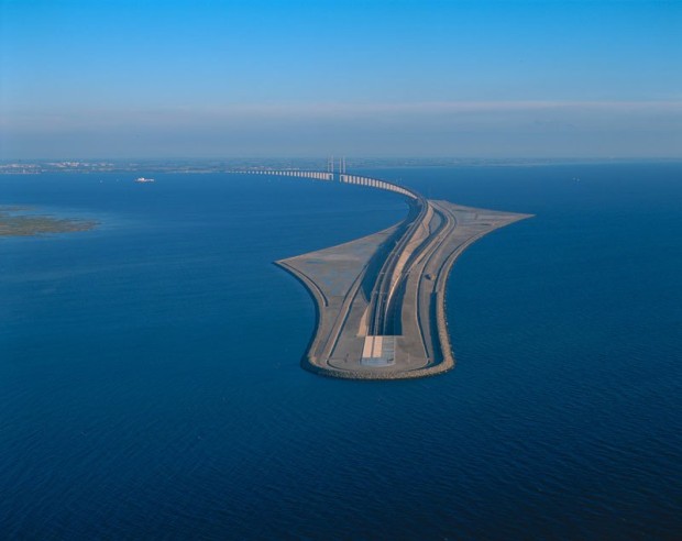 oresund-bridge-tunnel-connects-denmark-and-sweden-13